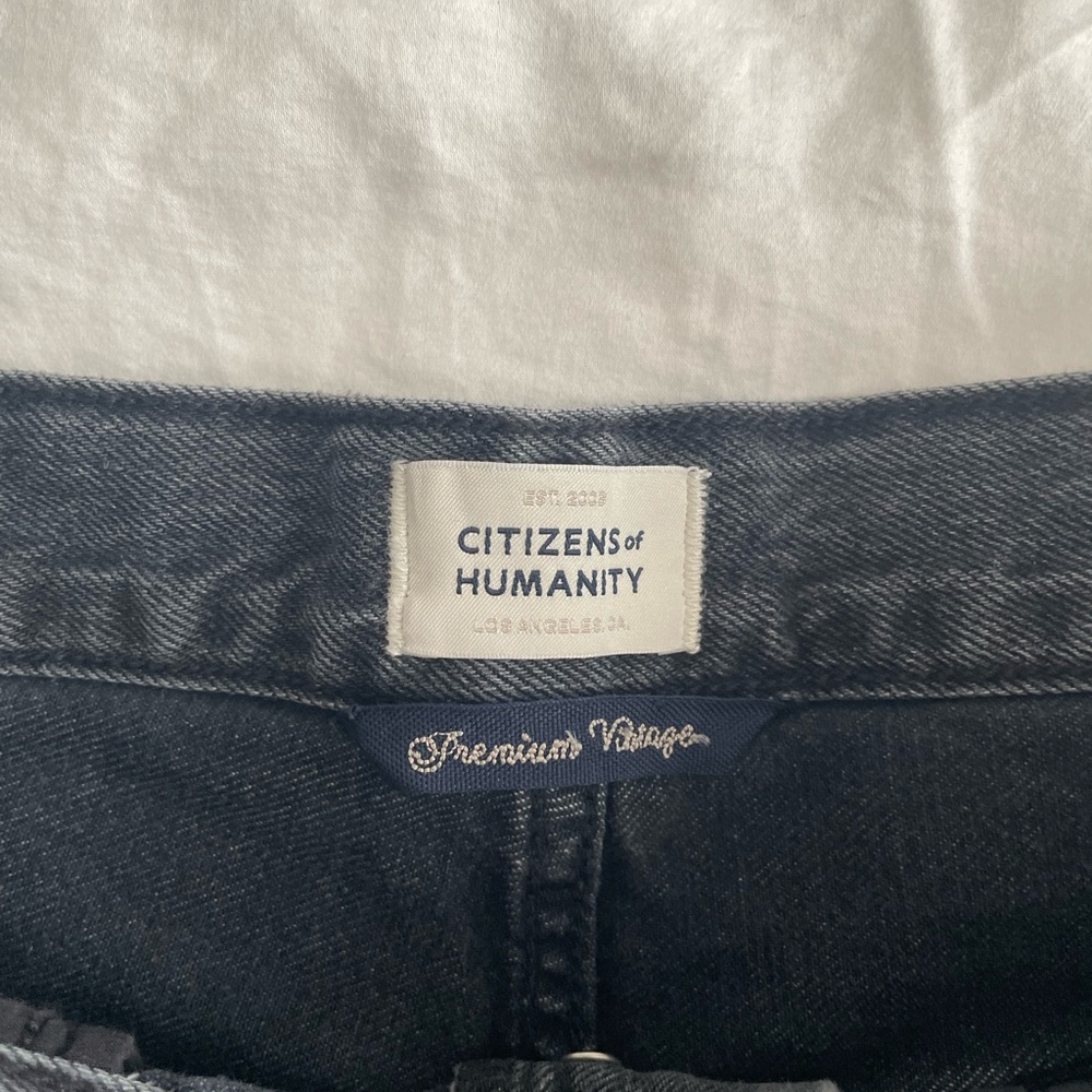 Citizens Of Humanity Loro Shorts in Vintage Black - Picture 7 of 9